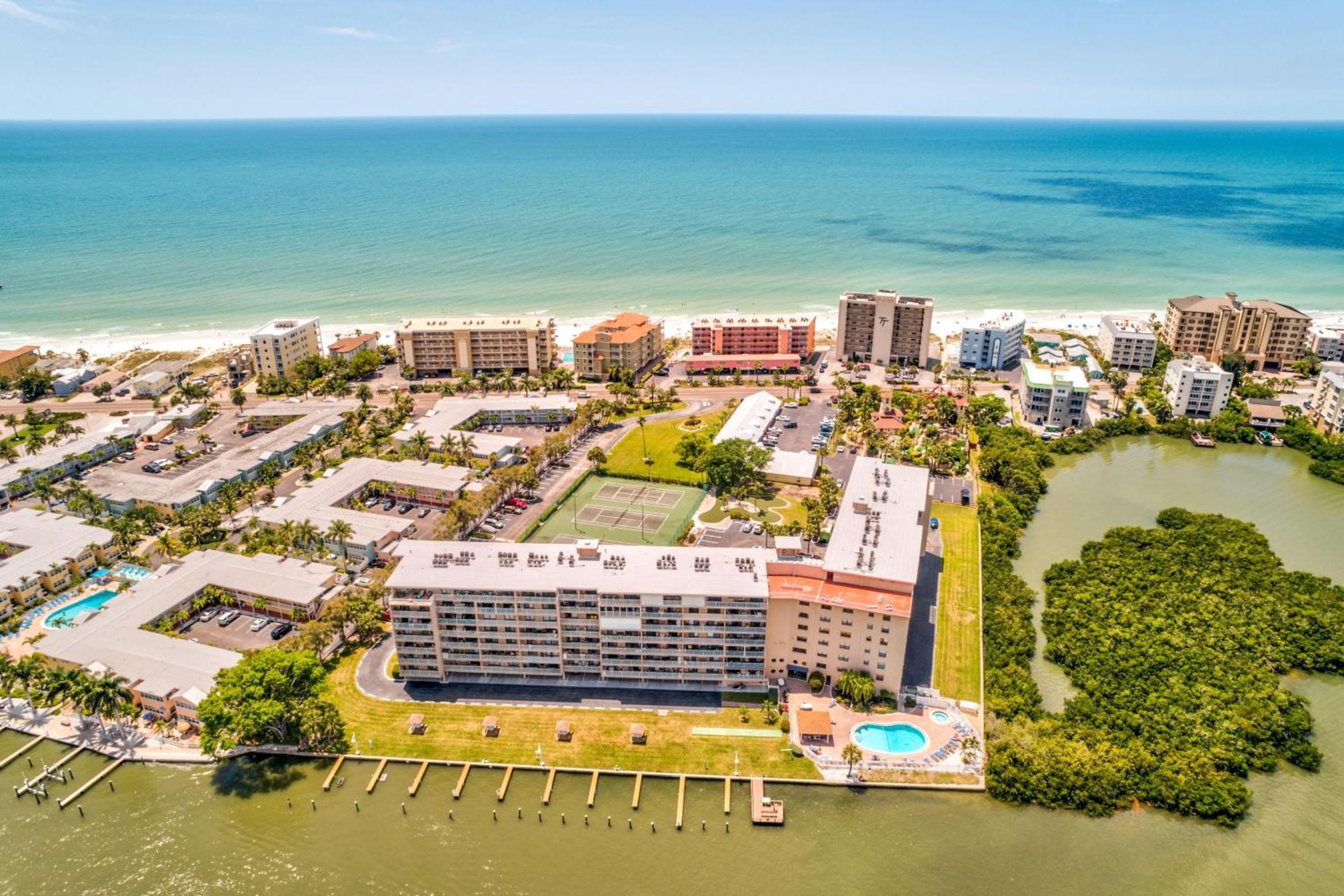 Bayshore Yacht & Tennis 806 Clearwater Beach