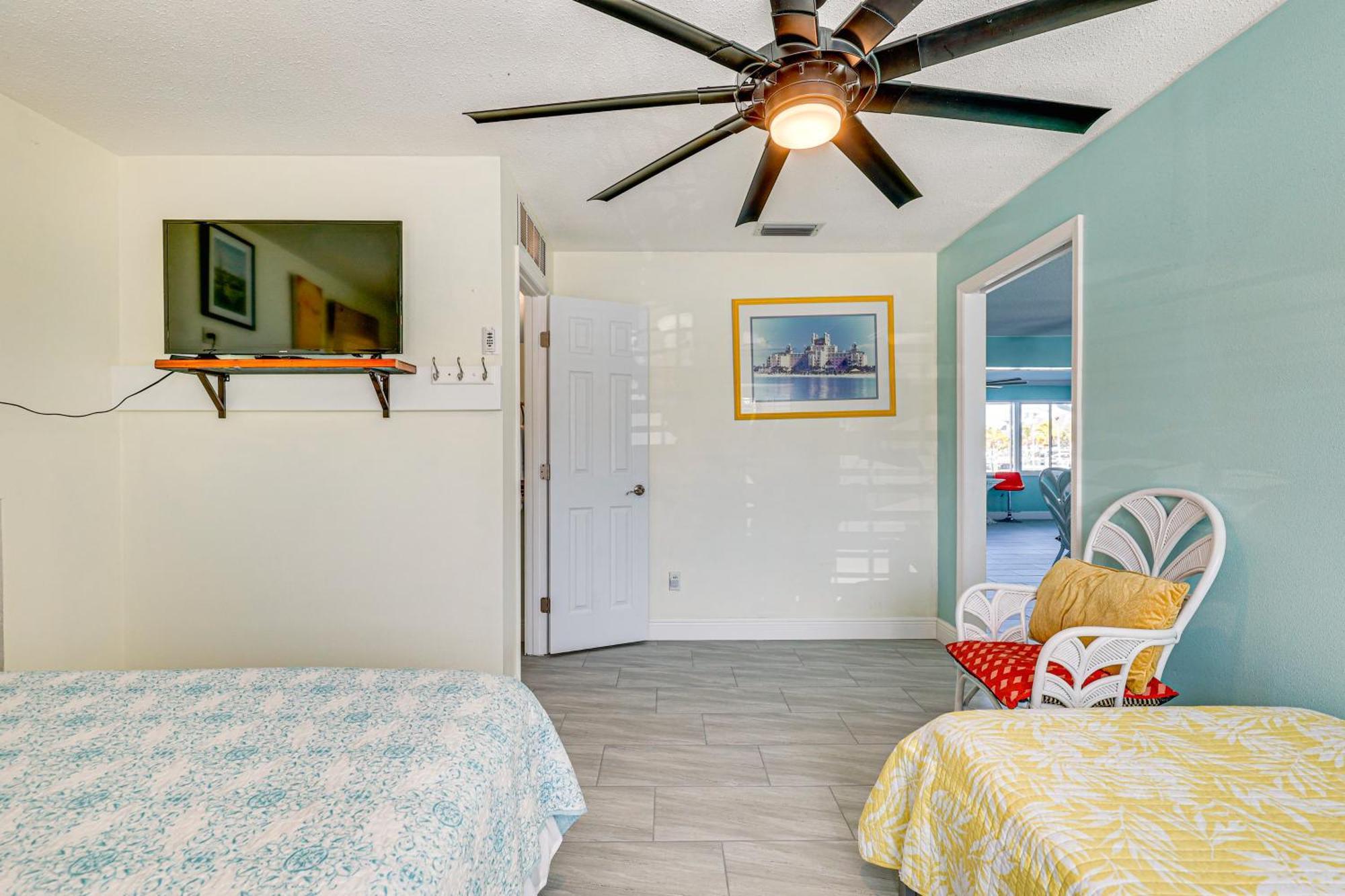Waterfront Getaway With Pool And Dock - Walk To Beach!