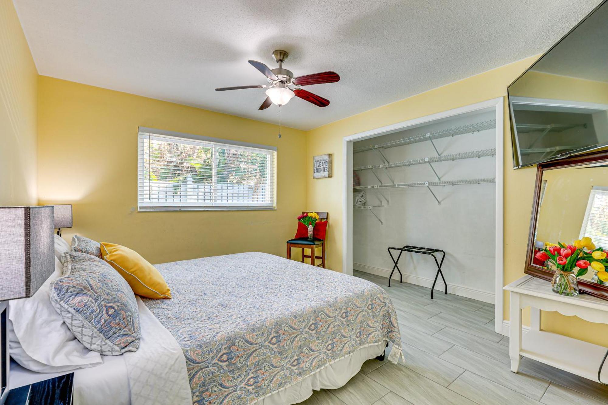 Waterfront Getaway With Pool And Dock - Walk To Beach! Clearwater Beach