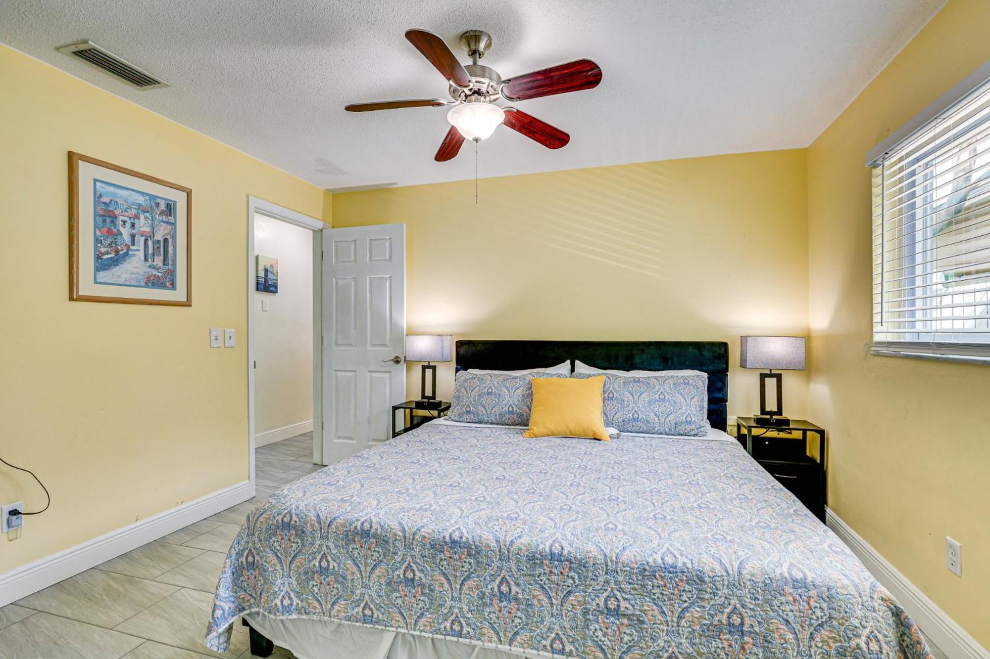 Waterfront Getaway With Pool And Dock - Walk To Beach! *