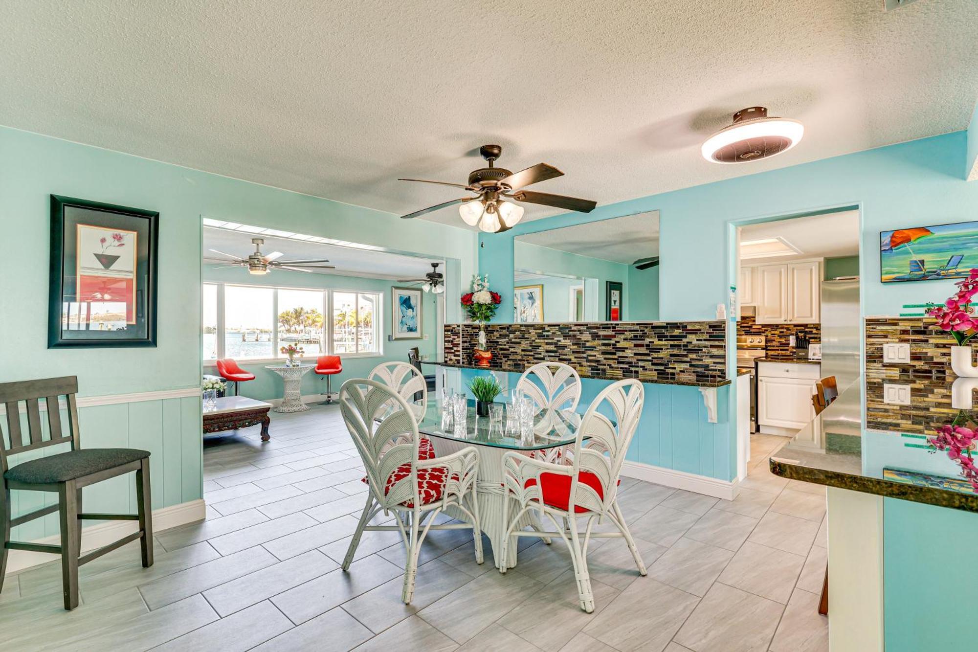 Holiday home Waterfront Getaway With Pool And Dock - Walk To Beach! *