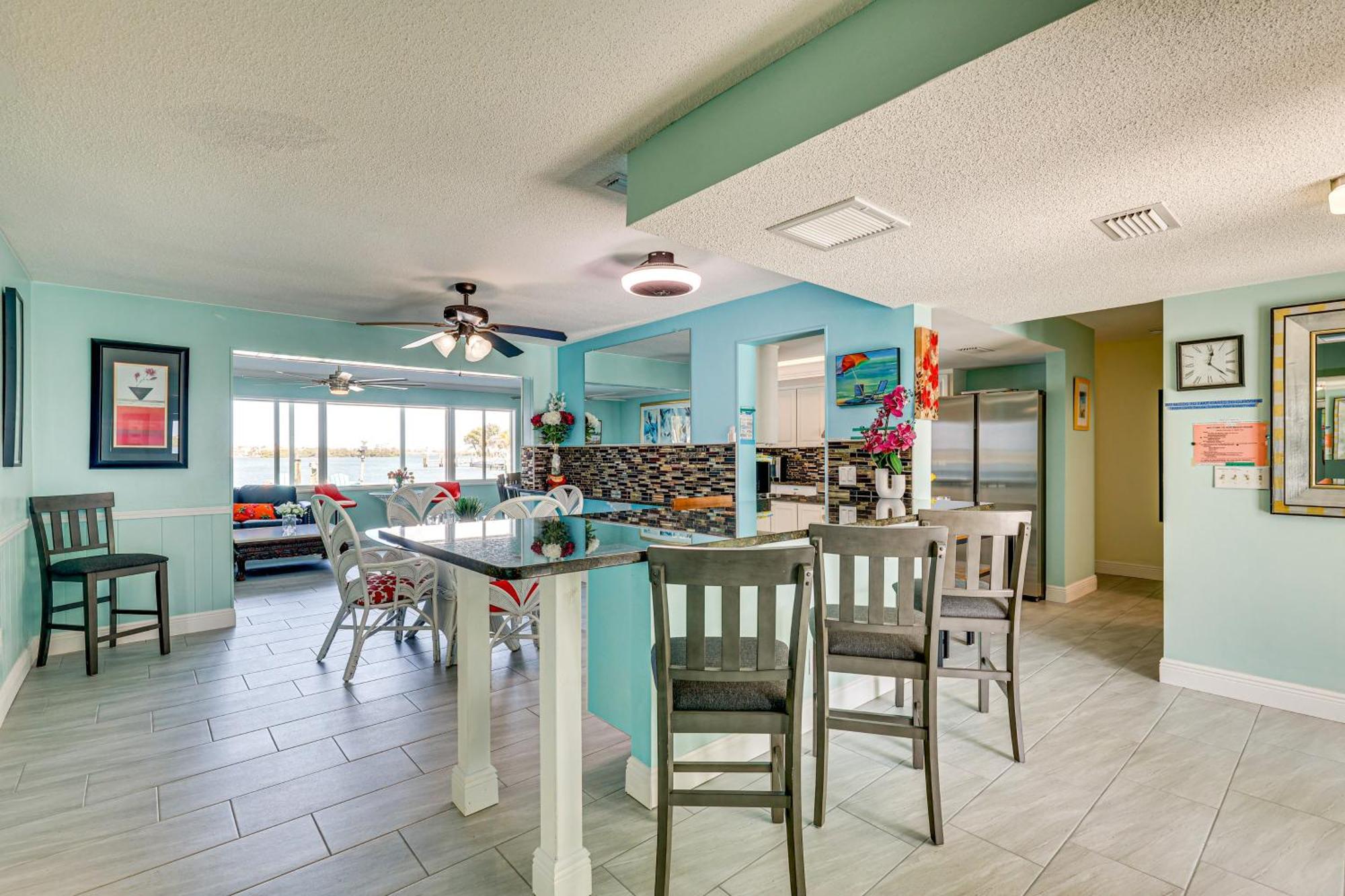 Holiday home Waterfront Getaway With Pool And Dock - Walk To Beach! Clearwater Beach