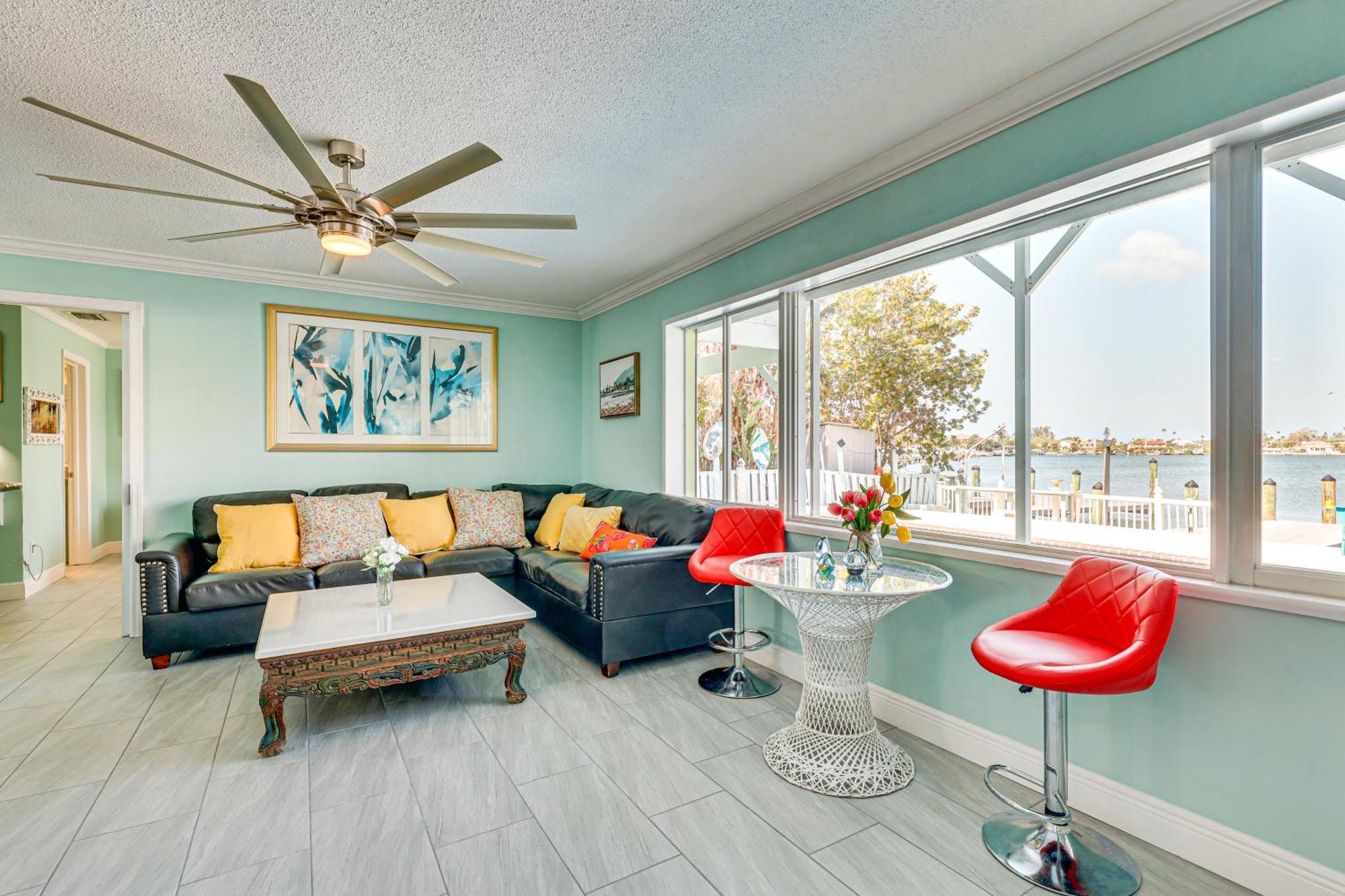 Waterfront Getaway With Pool And Dock - Walk To Beach! *