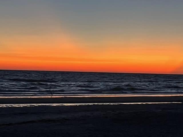 Holiday home Oceanfront Sleeps 6 Walk To Pool *