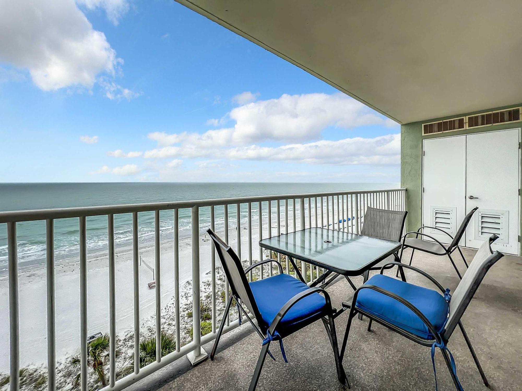 Holiday home Oceanfront Sleeps 6 Walk To Pool *