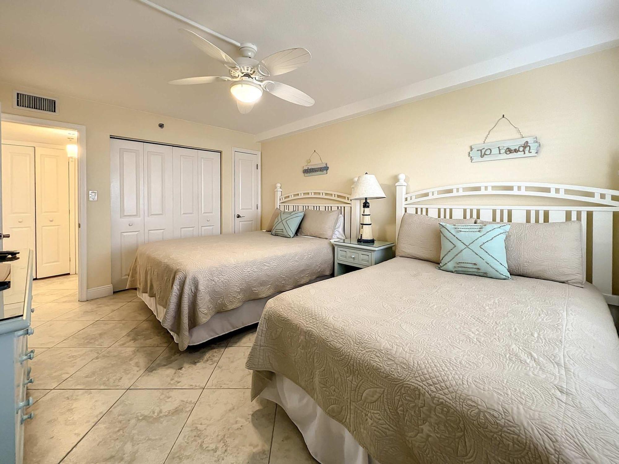 Oceanfront Sleeps 6 Walk To Pool Holiday home *
