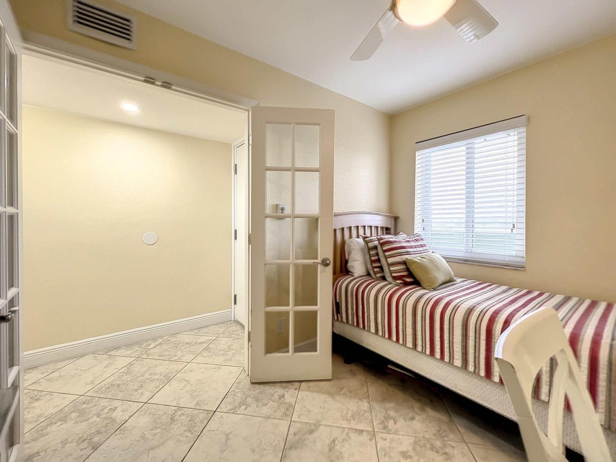 Oceanfront Sleeps 6 Walk To Pool