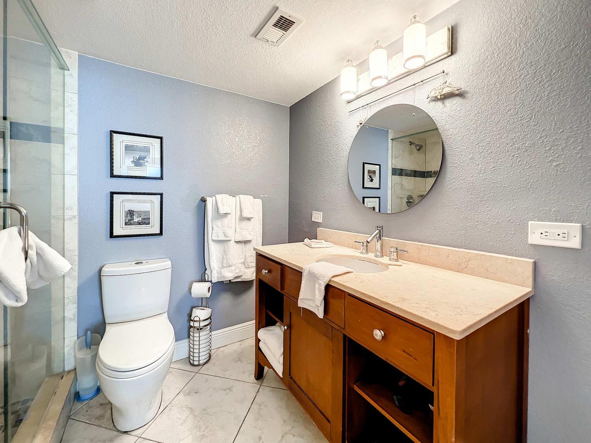 Oceanfront Sleeps 6 Walk To Pool Holiday home *