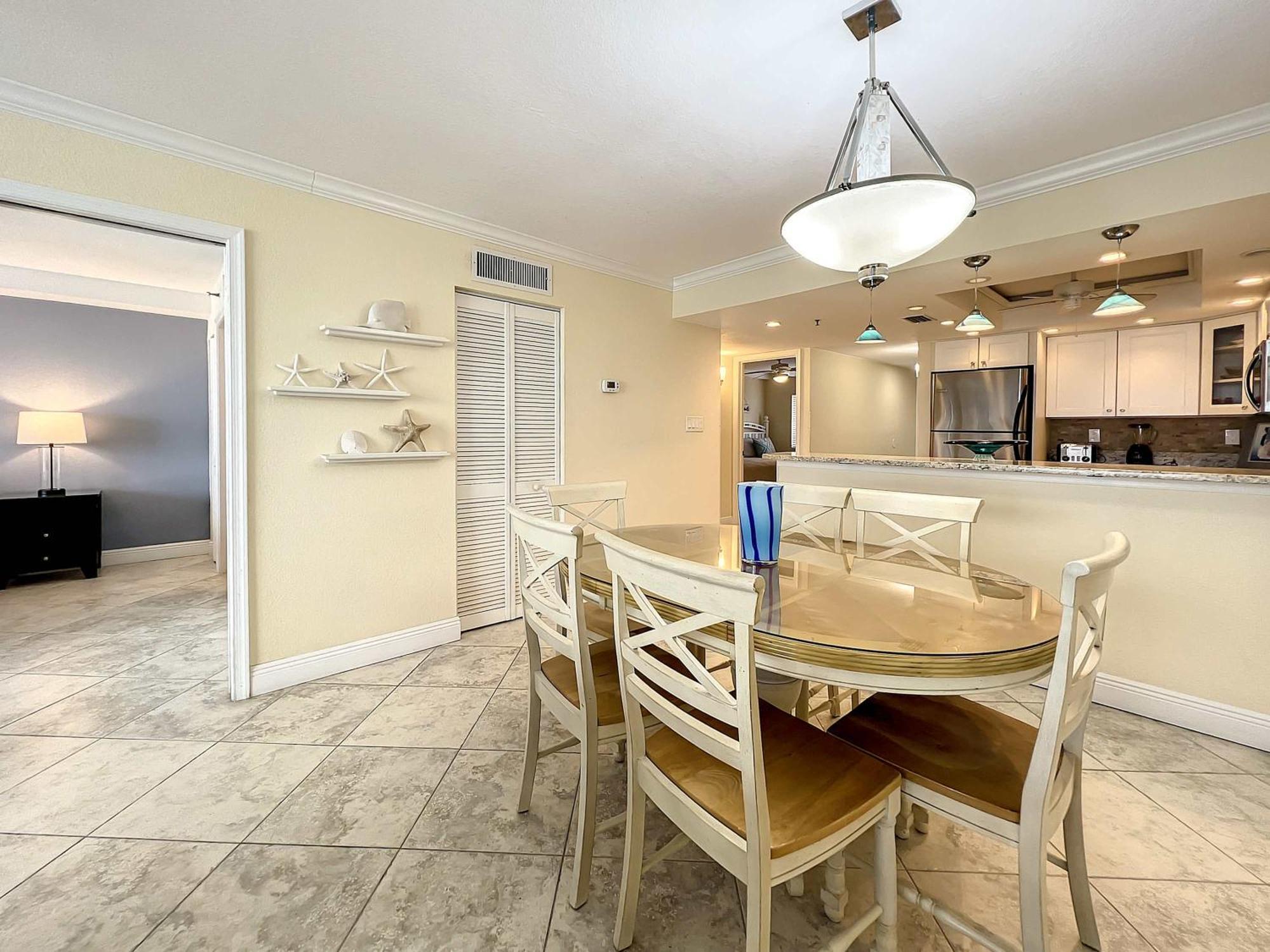 Holiday home Oceanfront Sleeps 6 Walk To Pool *