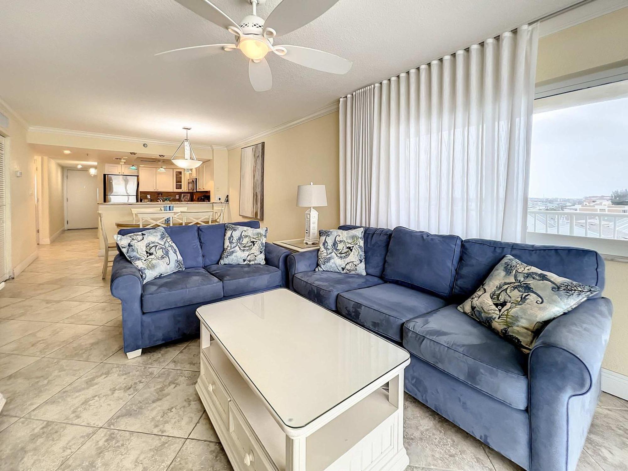 Oceanfront Sleeps 6 Walk To Pool Holiday home