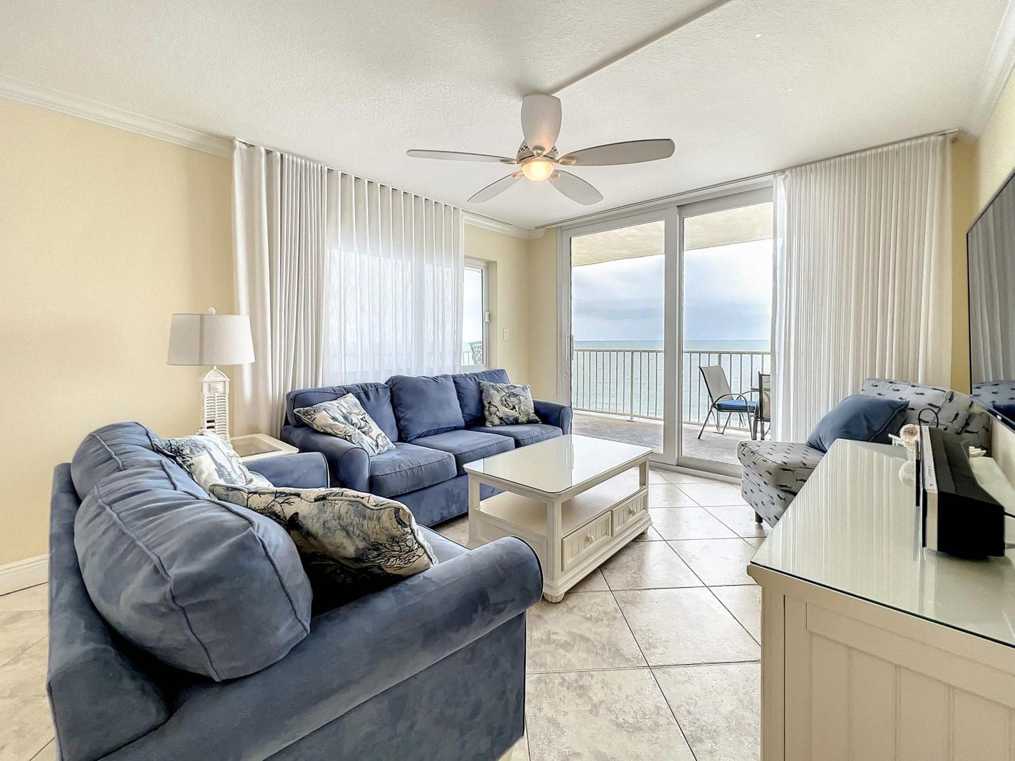 Oceanfront Sleeps 6 Walk To Pool Clearwater Beach