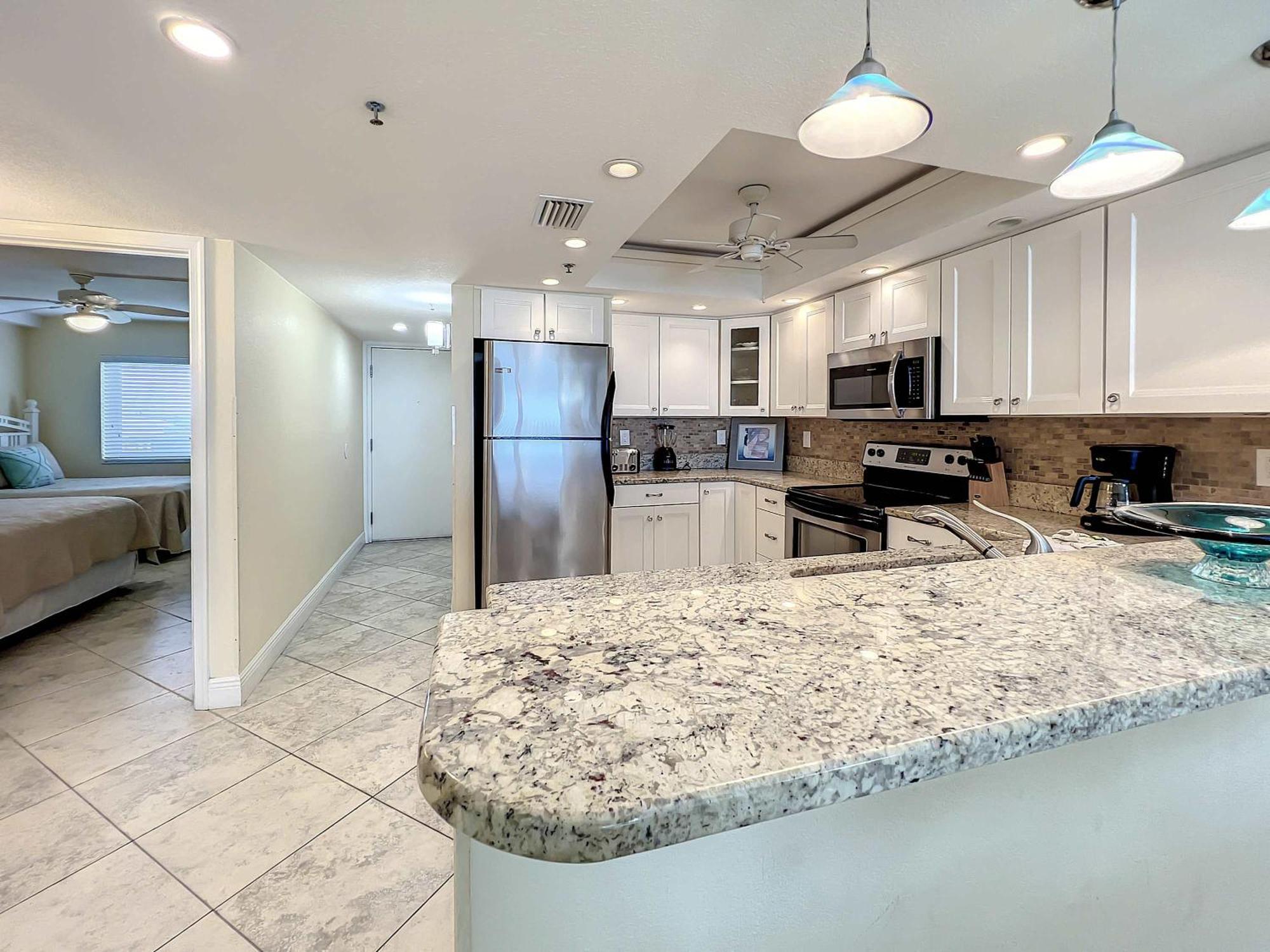 Oceanfront Sleeps 6 Walk To Pool Holiday home