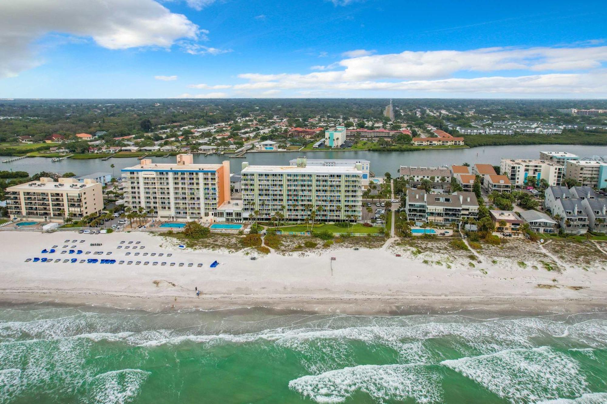 Holiday home Oceanfront Sleeps 6 Walk To Pool