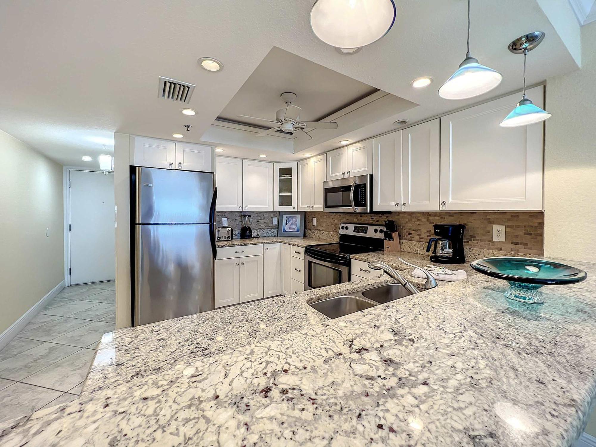 Oceanfront Sleeps 6 Walk To Pool Holiday home *