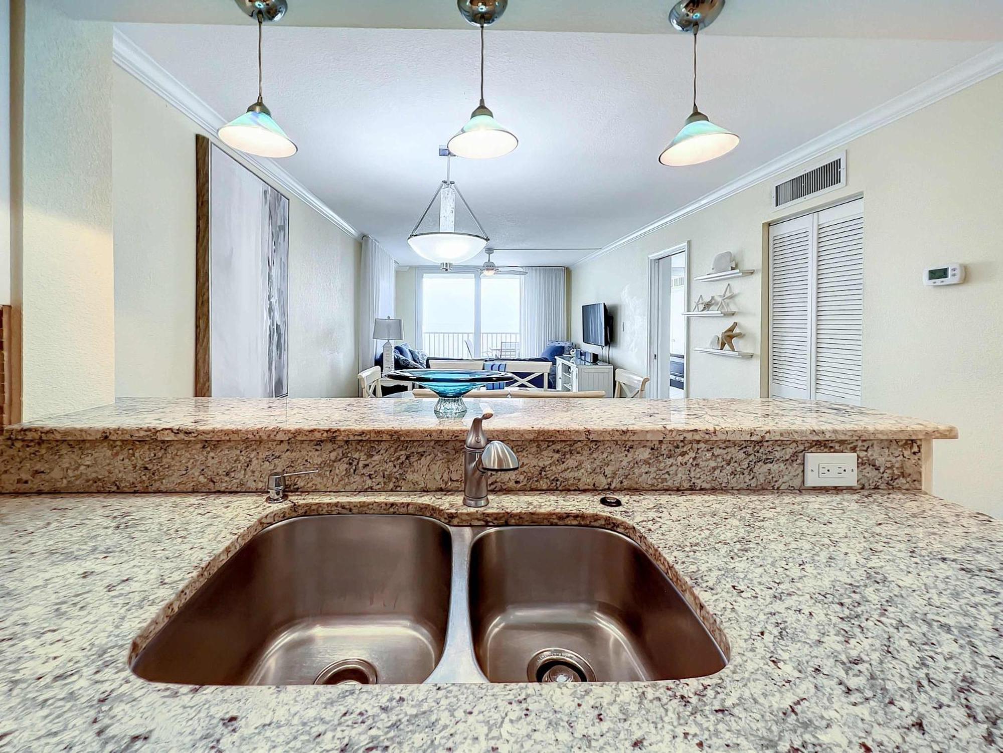Oceanfront Sleeps 6 Walk To Pool Clearwater Beach