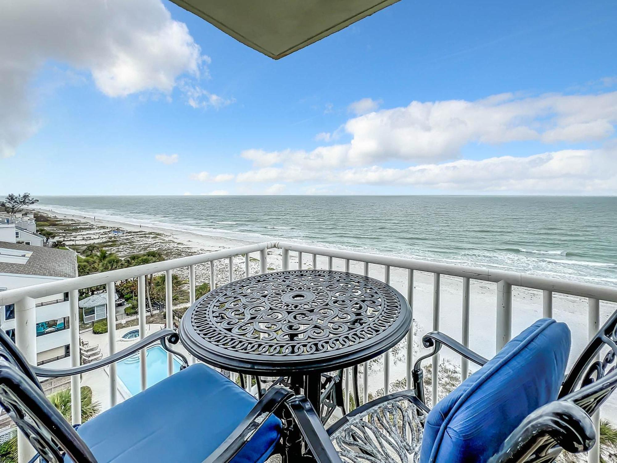 Holiday home Oceanfront Sleeps 6 Walk To Pool