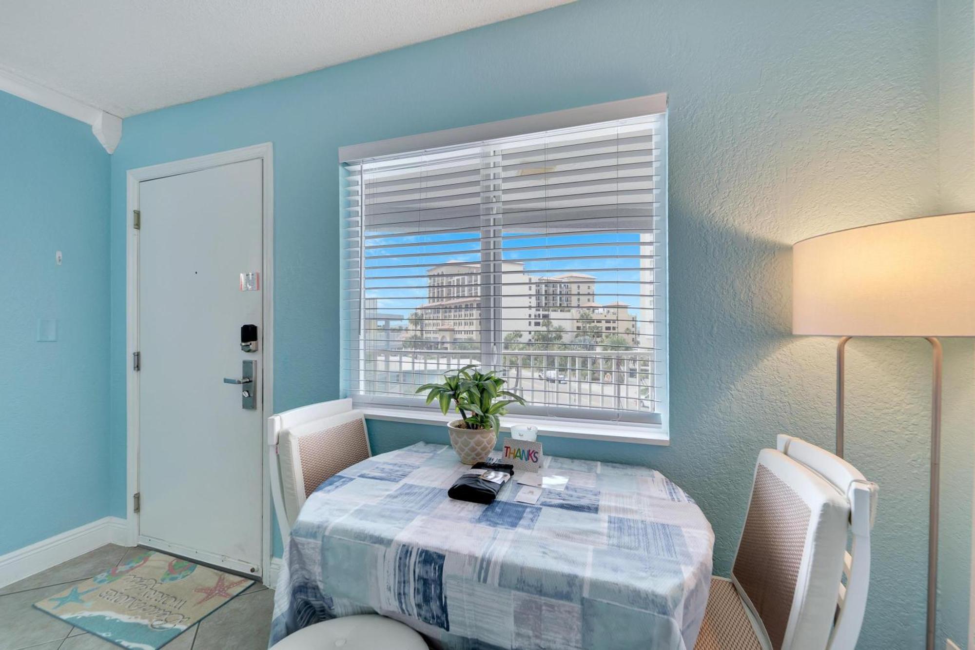445 S Gulfview Blvd Unit 412 Holiday home