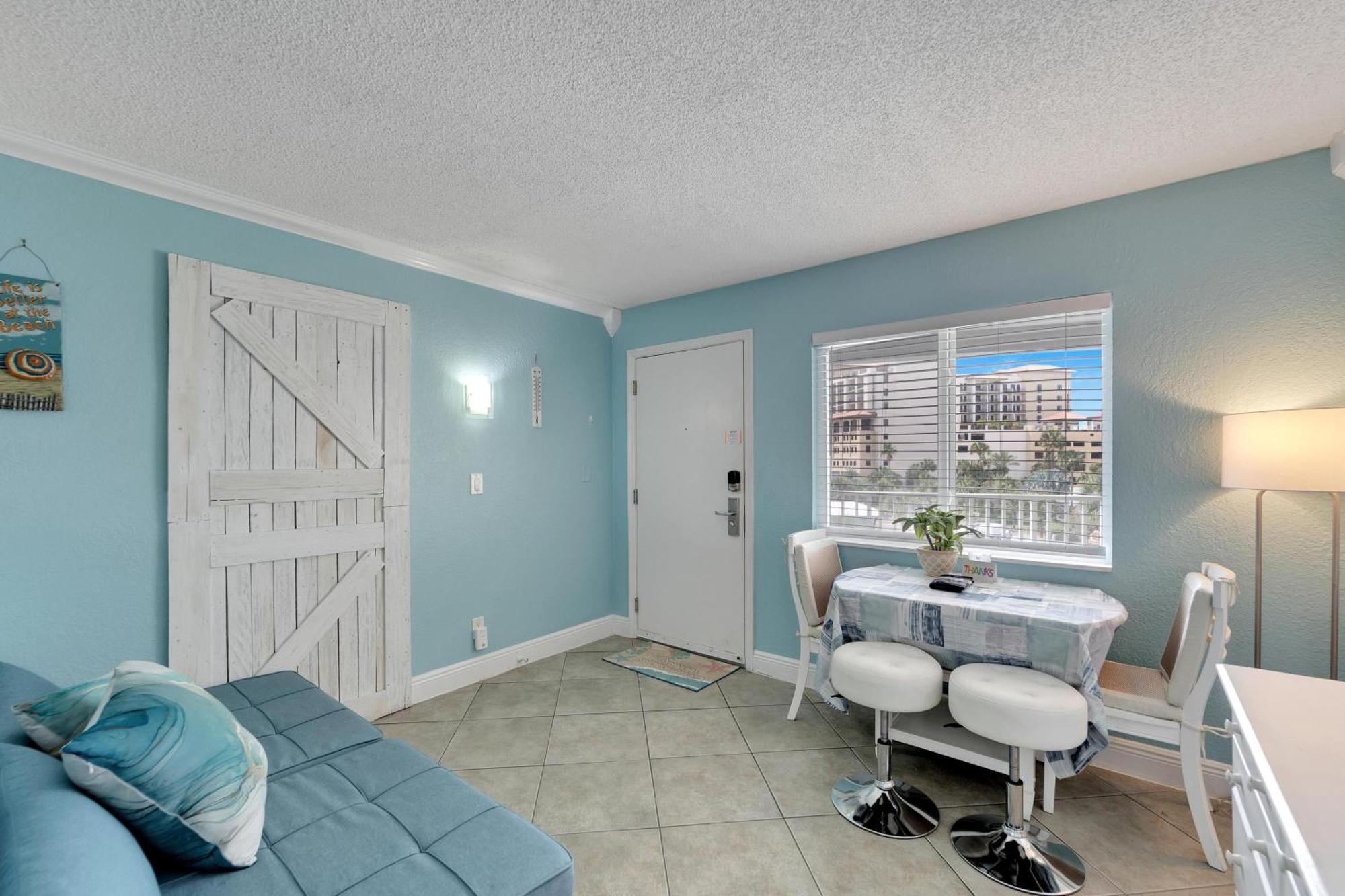 445 S Gulfview Blvd Unit 412 Holiday home