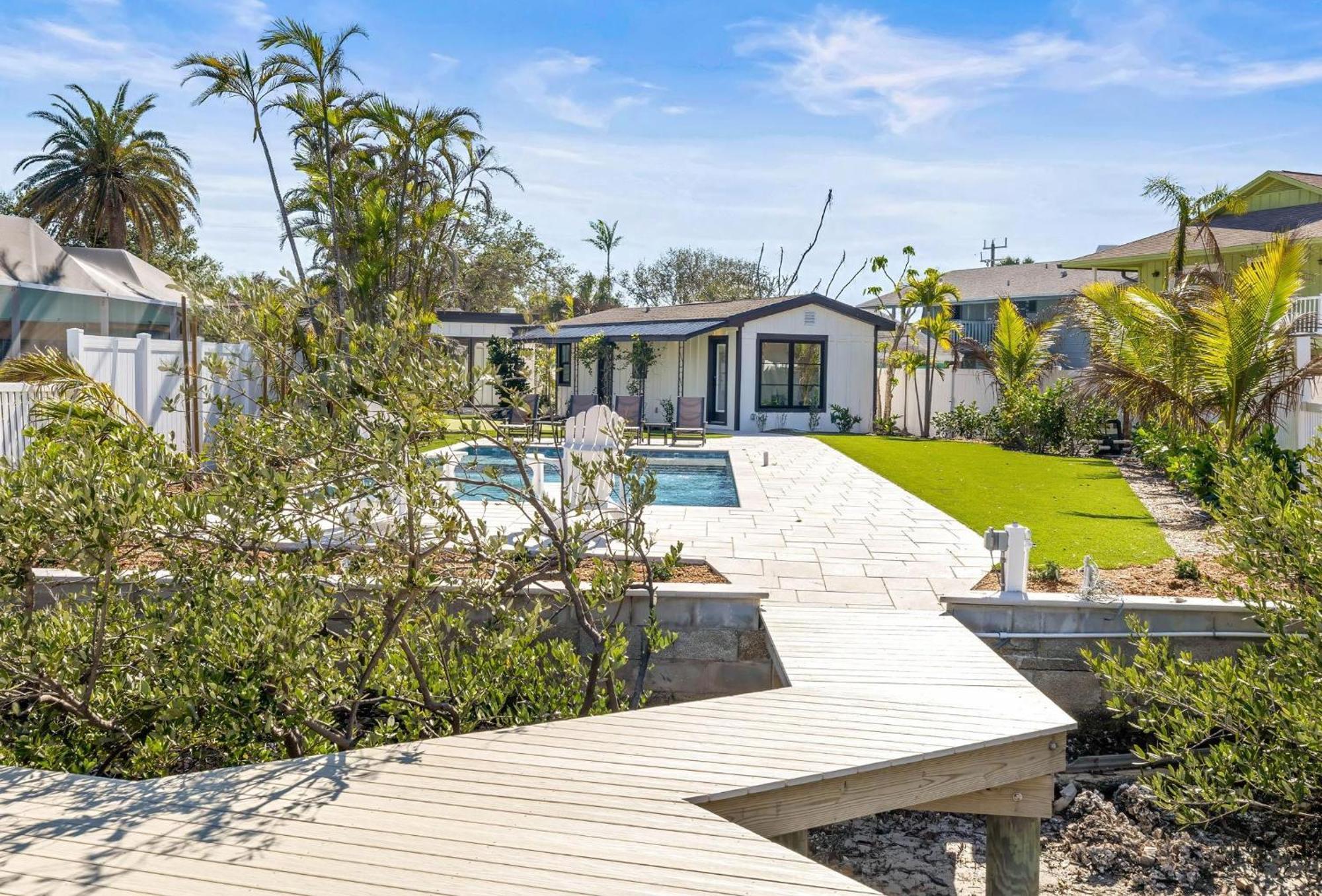 Waterfront Paradise Palms *