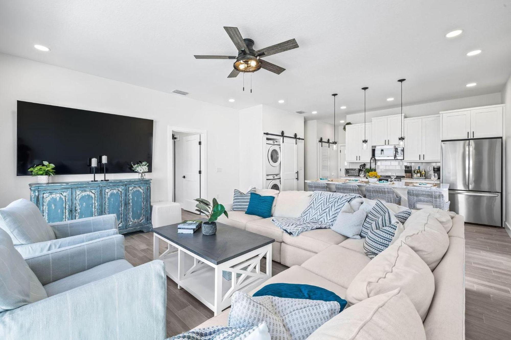 Waterfront Paradise Palms *