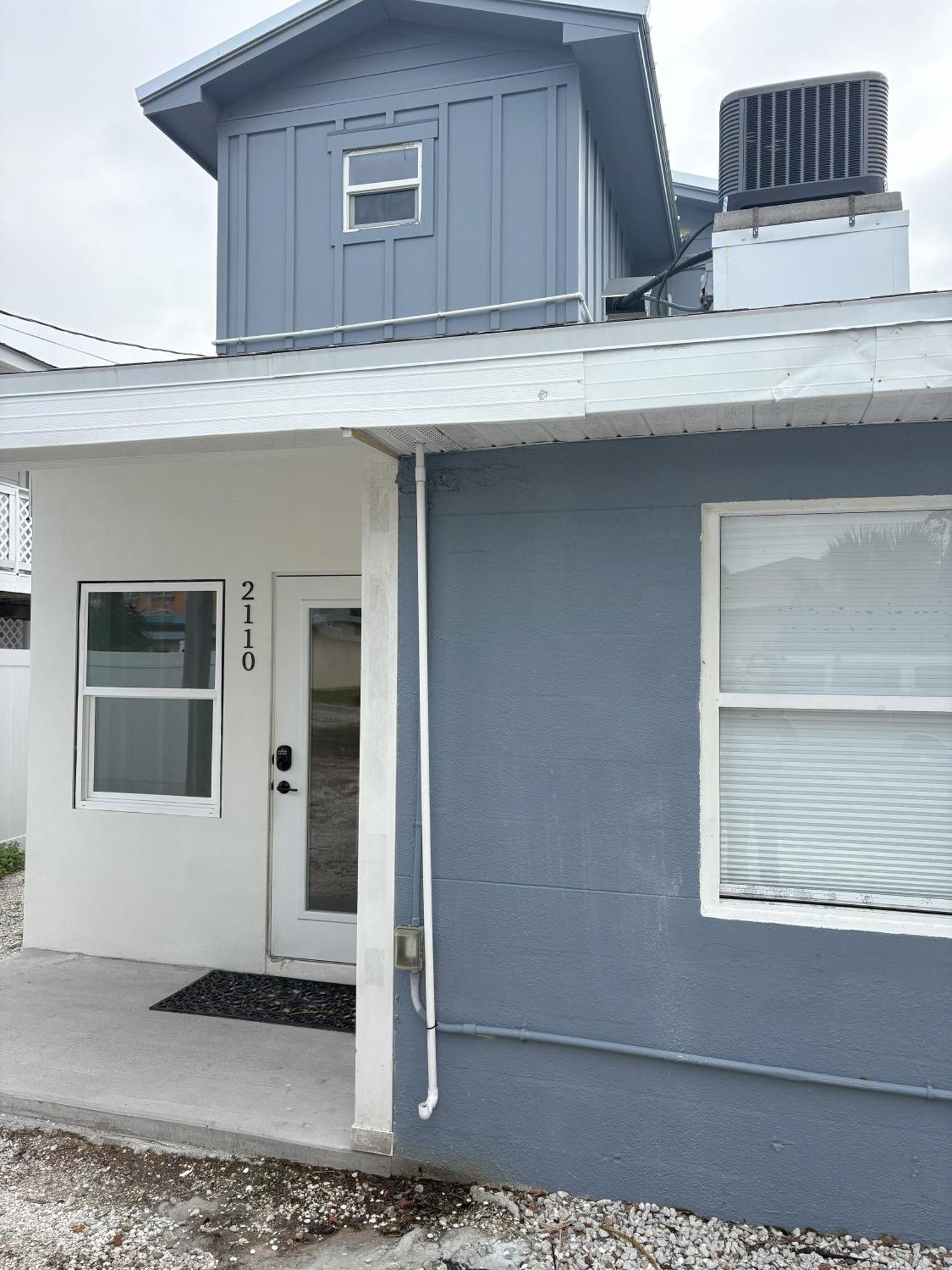Holiday home Cheerful 7 Bdrm With Private Pool One Block From