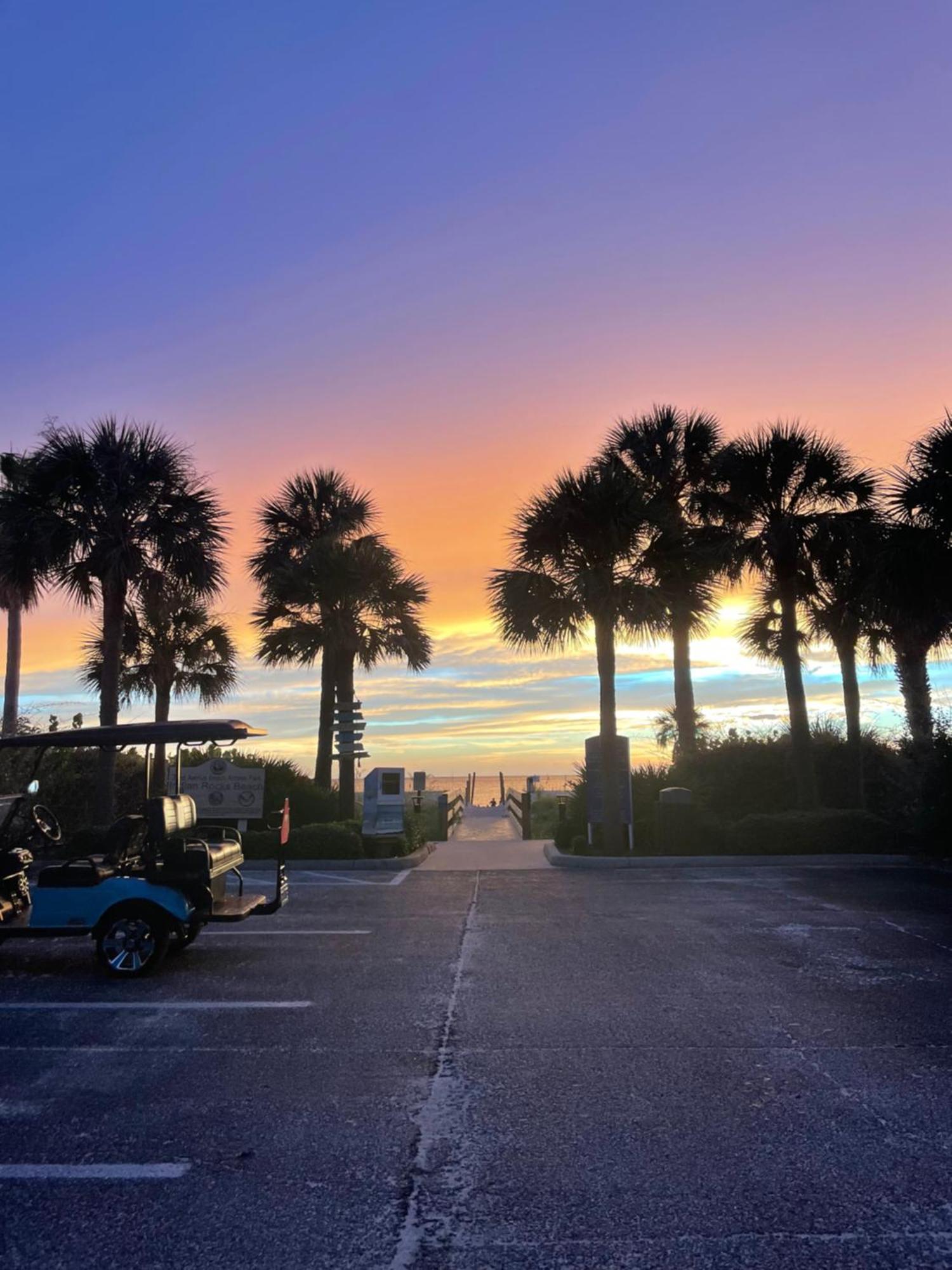 Cheerful 7 Bdrm With Private Pool One Block From * Clearwater Beach