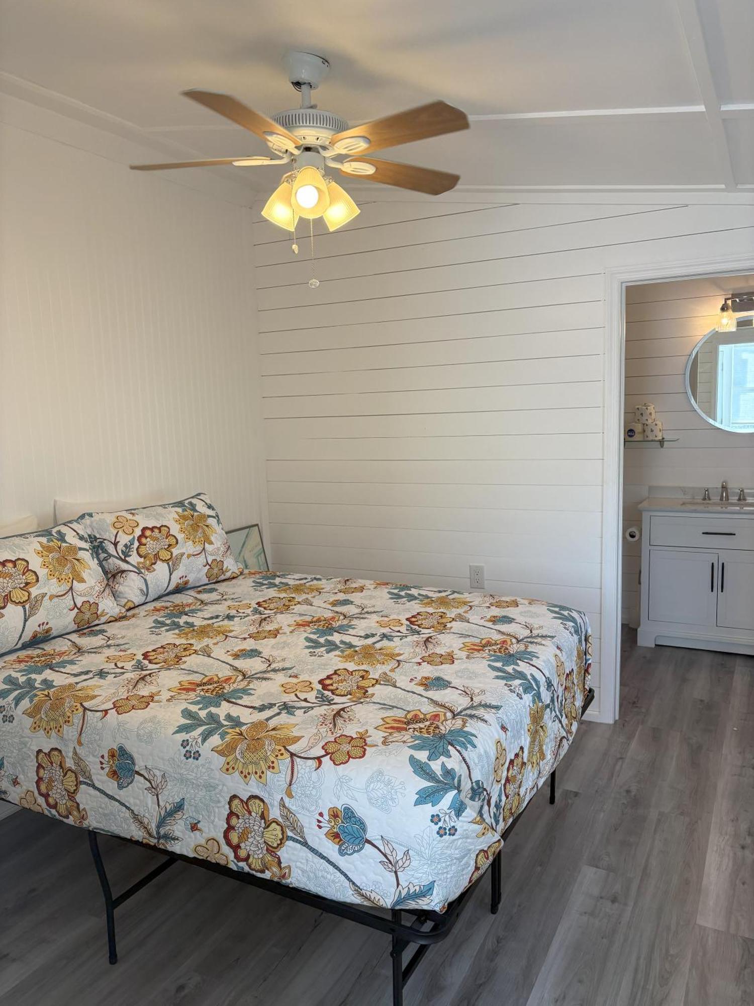 Holiday home Cheerful 7 Bdrm With Private Pool One Block From *