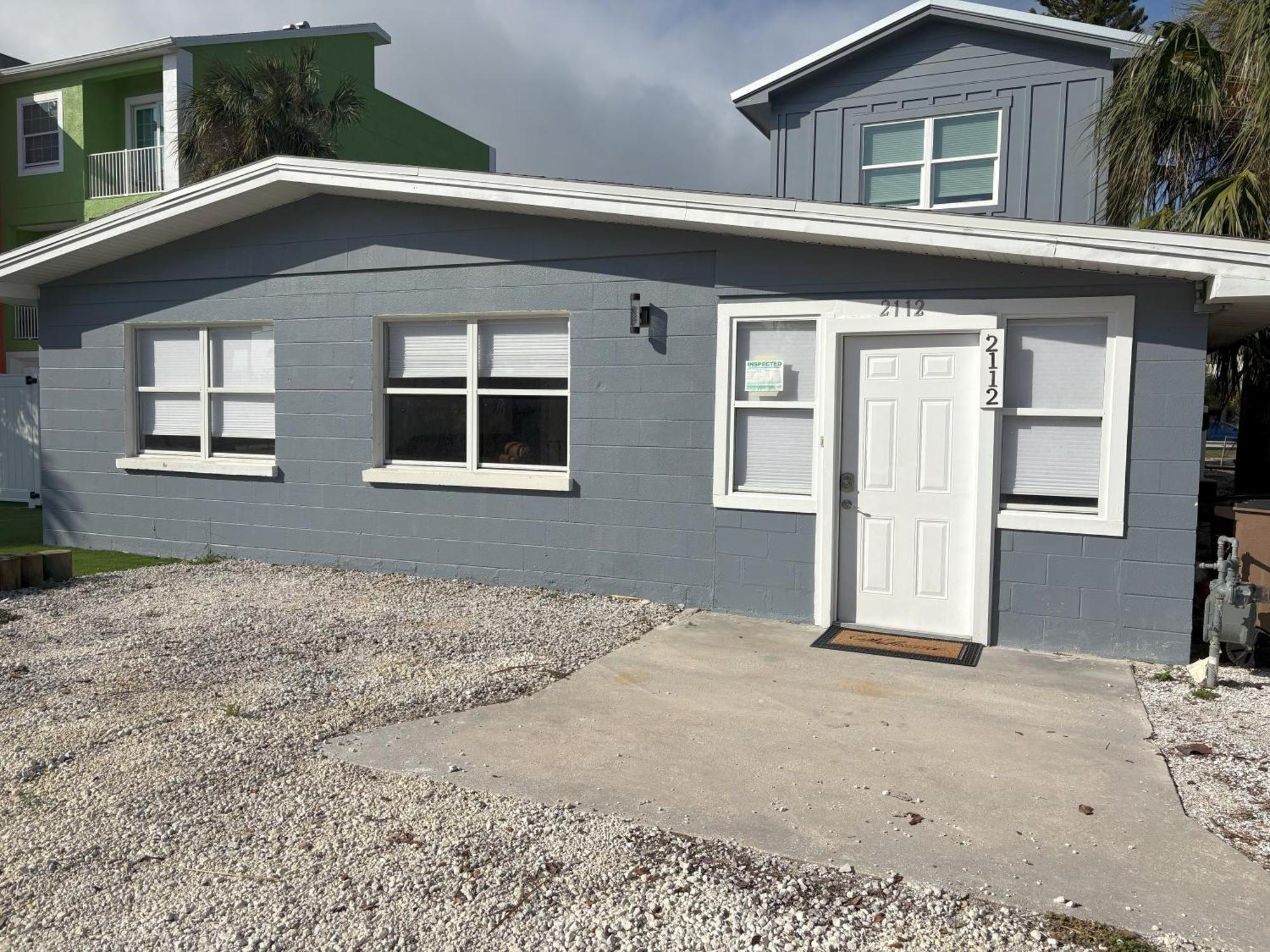Cheerful 7 Bdrm With Private Pool One Block From Clearwater Beach