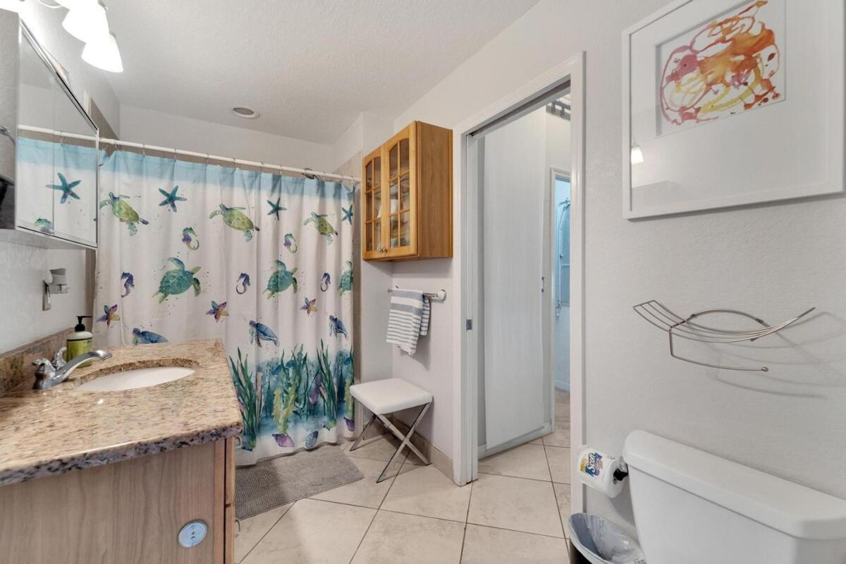 Calm Waters Oasis - Dolphin Watch & Pool Access * Clearwater Beach