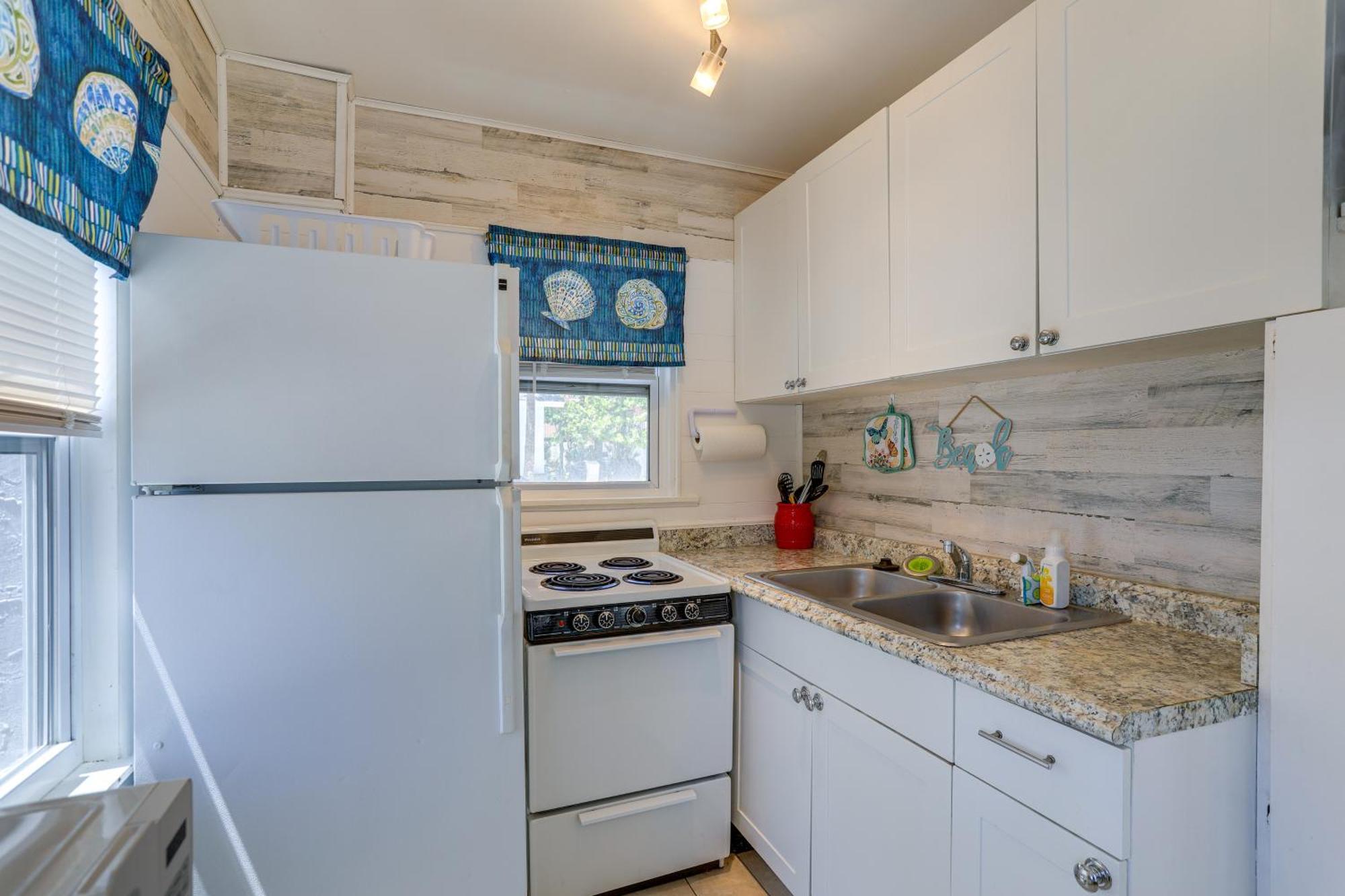 Holiday home Cozy Indian Rocks Steps To Seawall! *