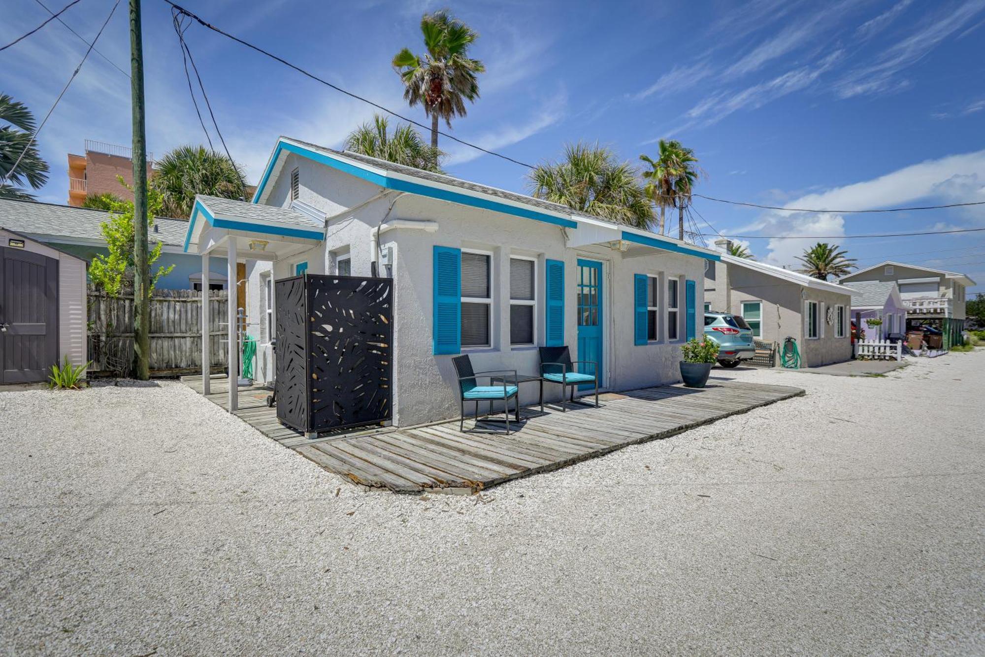 Cozy Indian Rocks Steps To Seawall! Holiday home