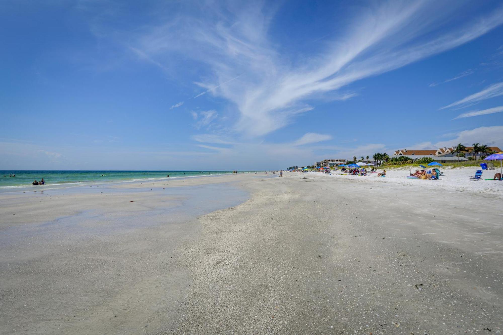 Cozy Indian Rocks Steps To Seawall! Holiday home Clearwater Beach