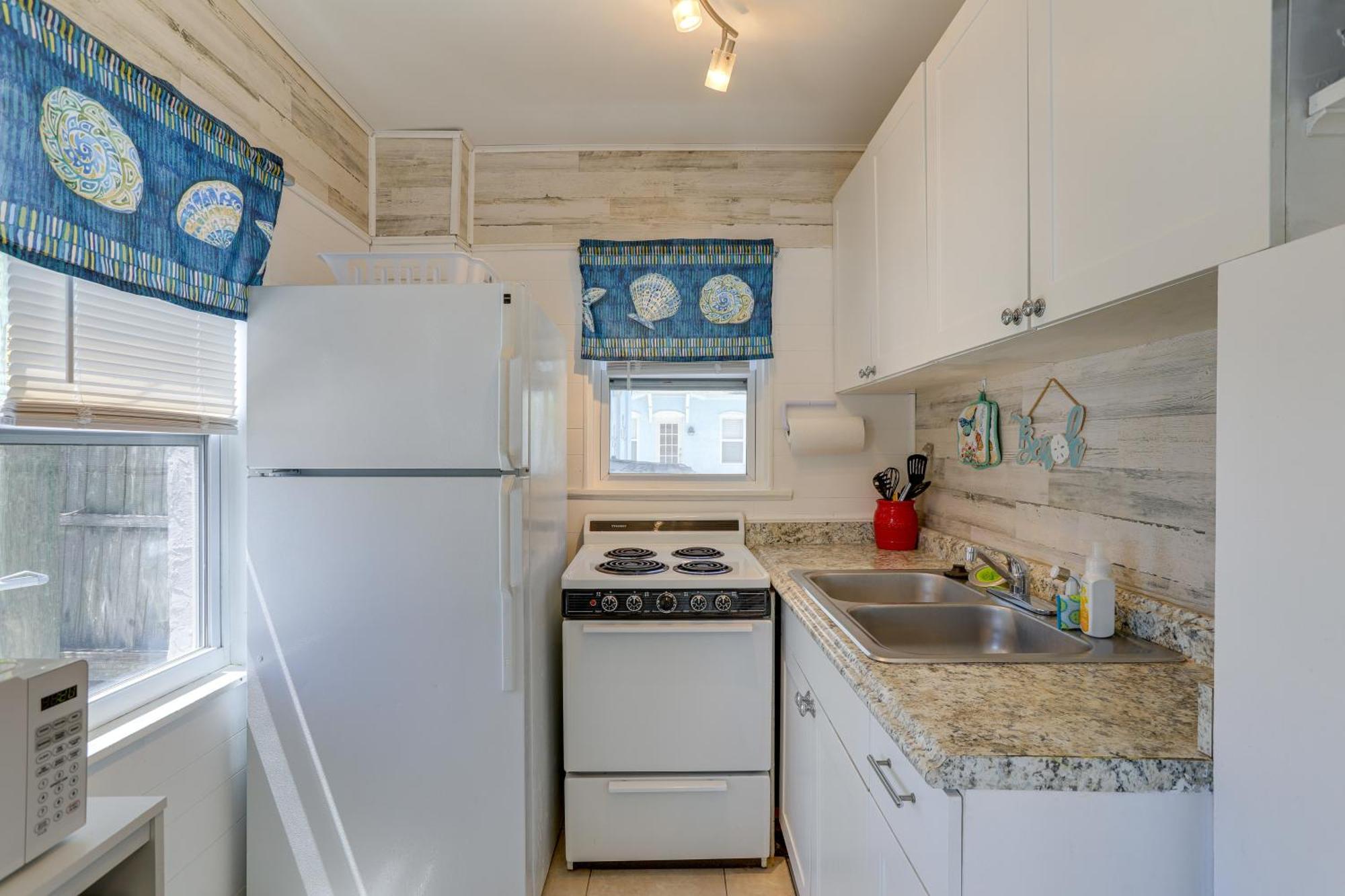 Holiday home Cozy Indian Rocks Steps To Seawall! *