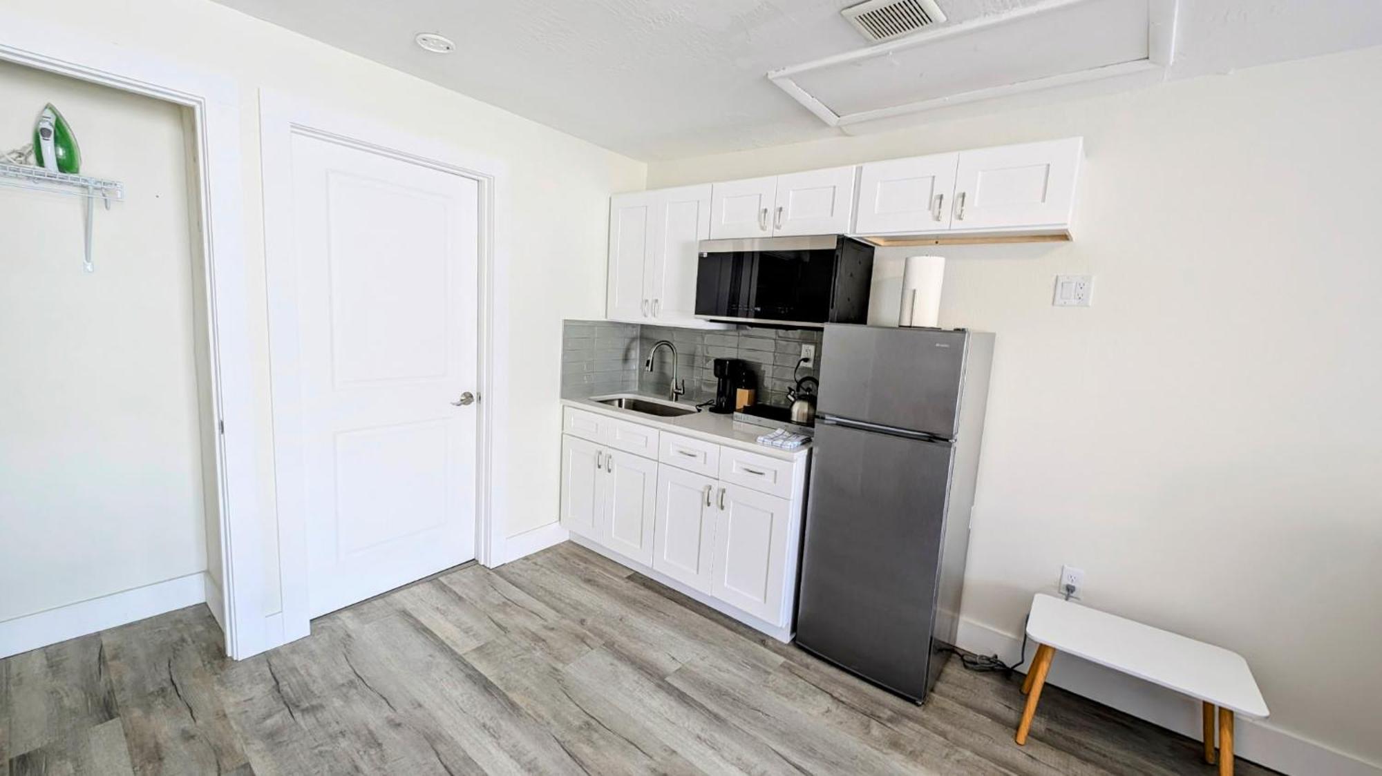Sunny Retreat Unit 3 Apartment