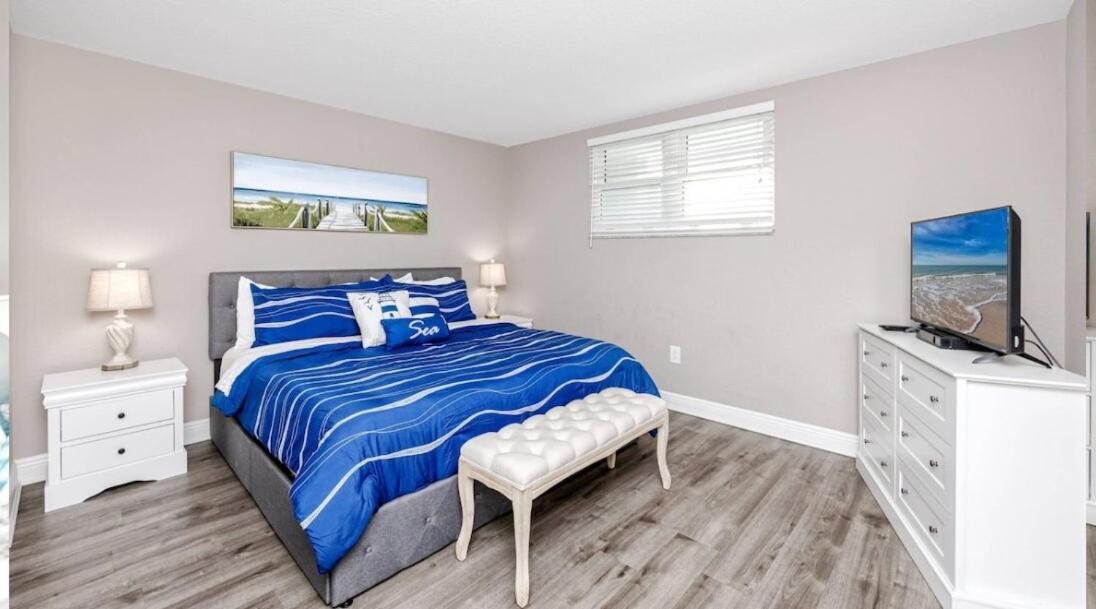 Coastal Retreat I Unbeatable Location I Sleeps 8 Apartment Clearwater Beach