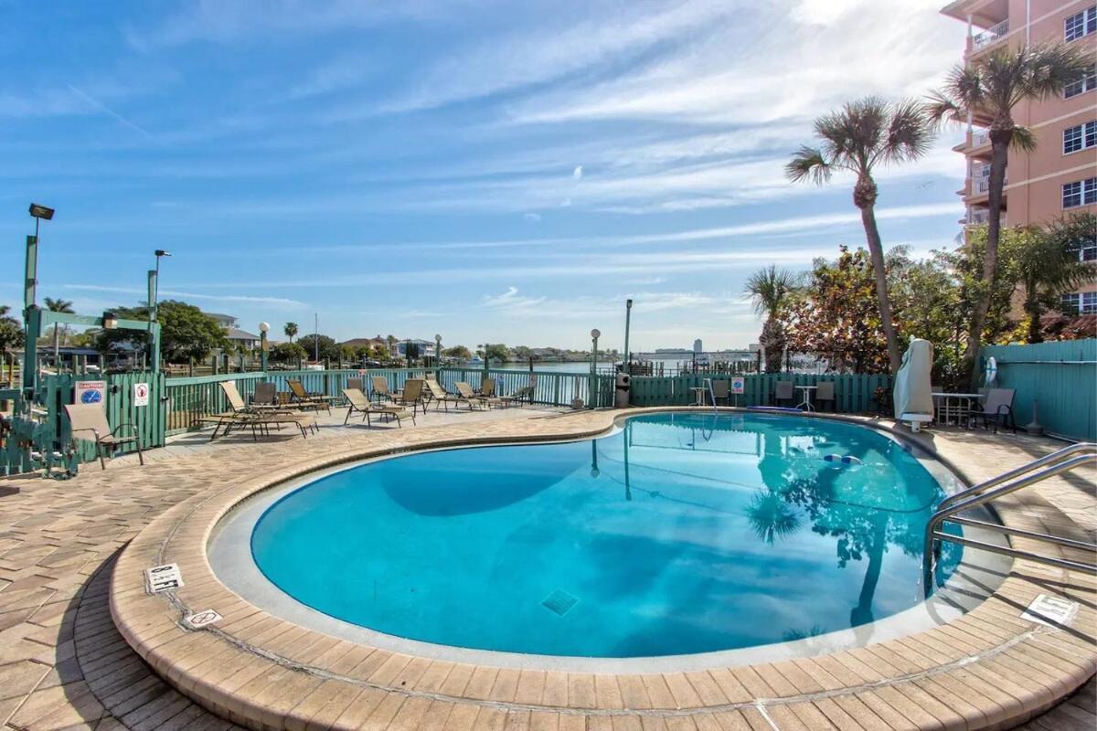 Apartment Coastal Retreat I Unbeatable Location I Sleeps 8 *