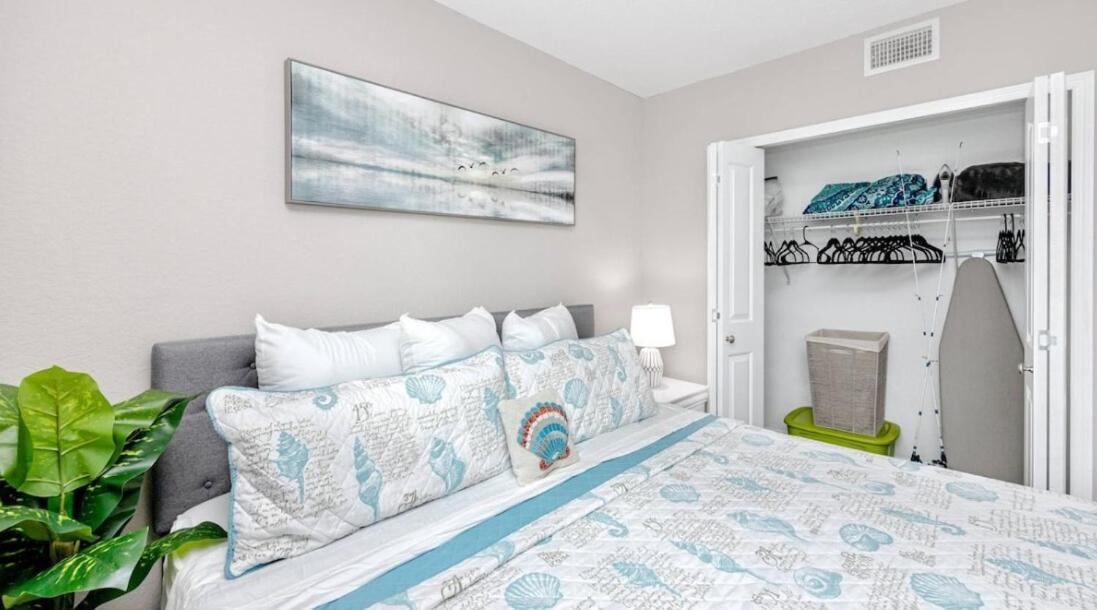 Apartment Coastal Retreat I Unbeatable Location I Sleeps 8