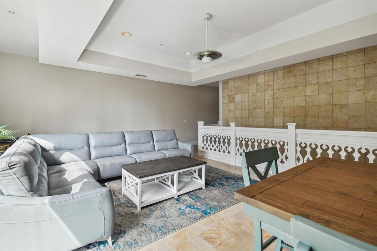 Coastal Retreat I Unbeatable Location I Sleeps 8 Apartment *