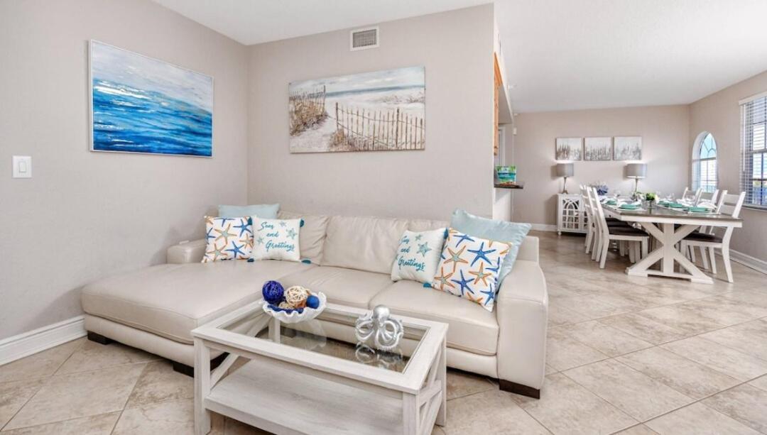 Apartment Coastal Retreat I Unbeatable Location I Sleeps 8 *