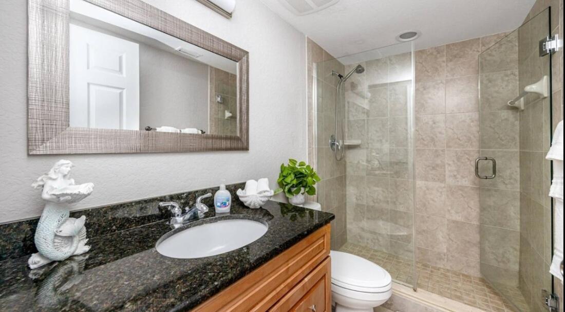 Coastal Retreat I Unbeatable Location I Sleeps 8 Apartment Clearwater Beach