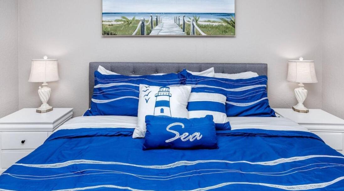 Apartment Coastal Retreat I Unbeatable Location I Sleeps 8 Clearwater Beach