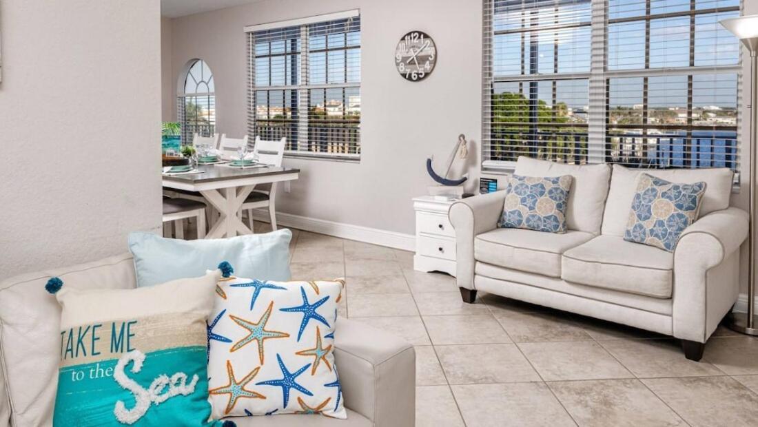 Coastal Retreat I Unbeatable Location I Sleeps 8 Clearwater Beach