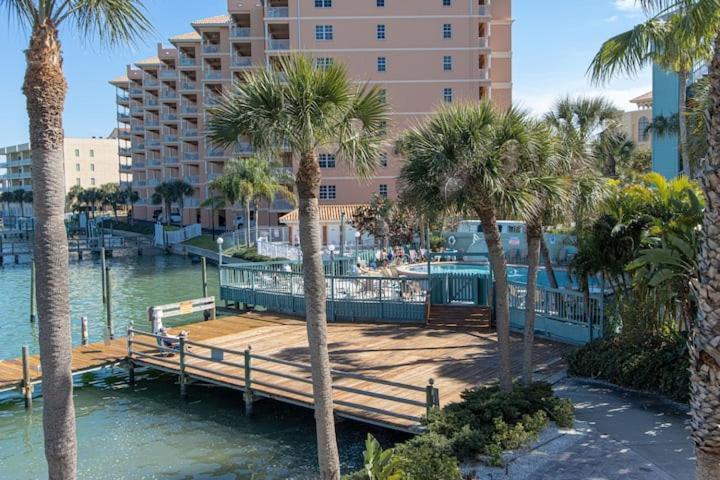 Coastal Retreat I Unbeatable Location I Sleeps 8 Apartment