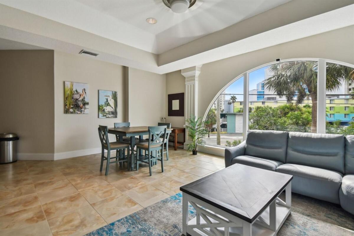Coastal Retreat I Unbeatable Location I Sleeps 8