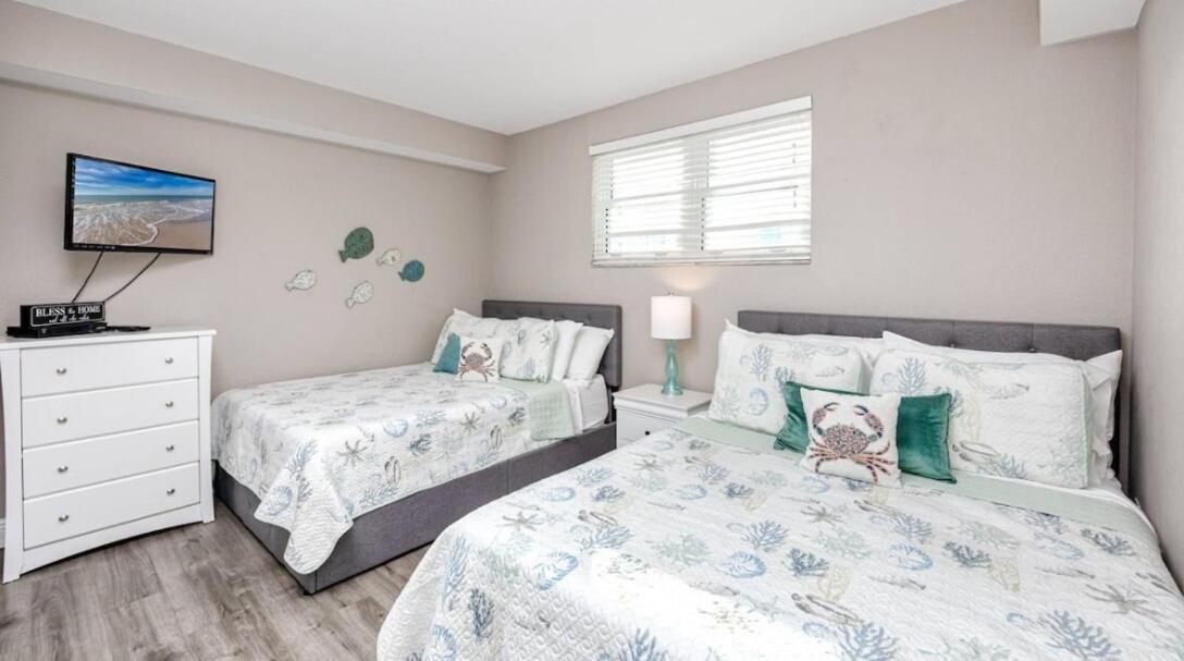 Coastal Retreat I Unbeatable Location I Sleeps 8 Apartment *