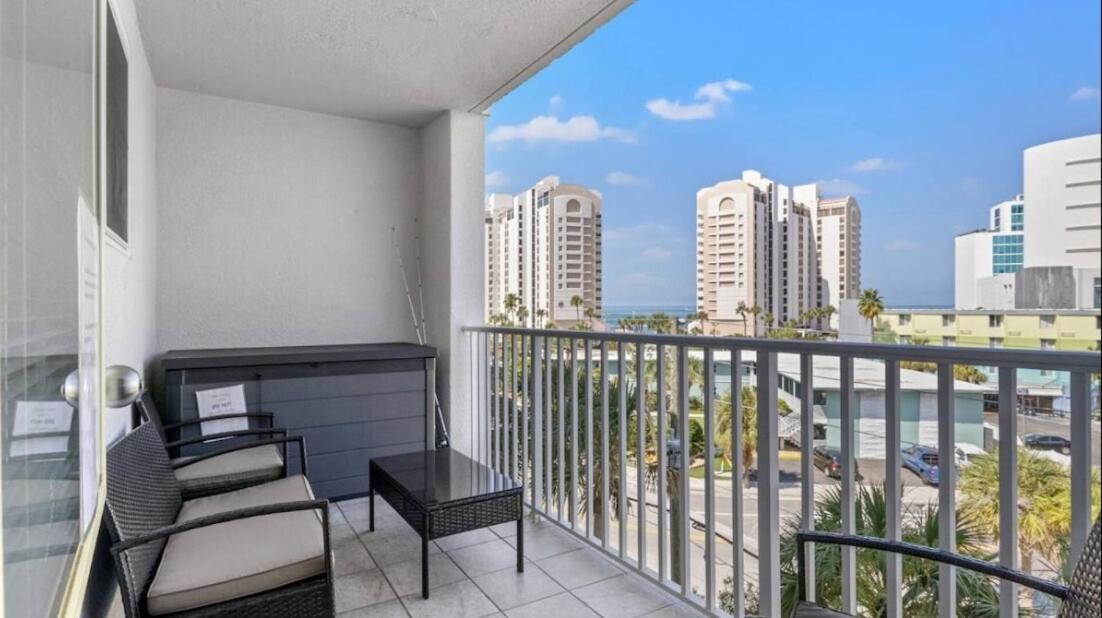 Apartment Coastal Retreat I Unbeatable Location I Sleeps 8 *