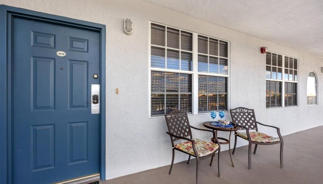 Coastal Retreat I Unbeatable Location I Sleeps 8 Clearwater Beach