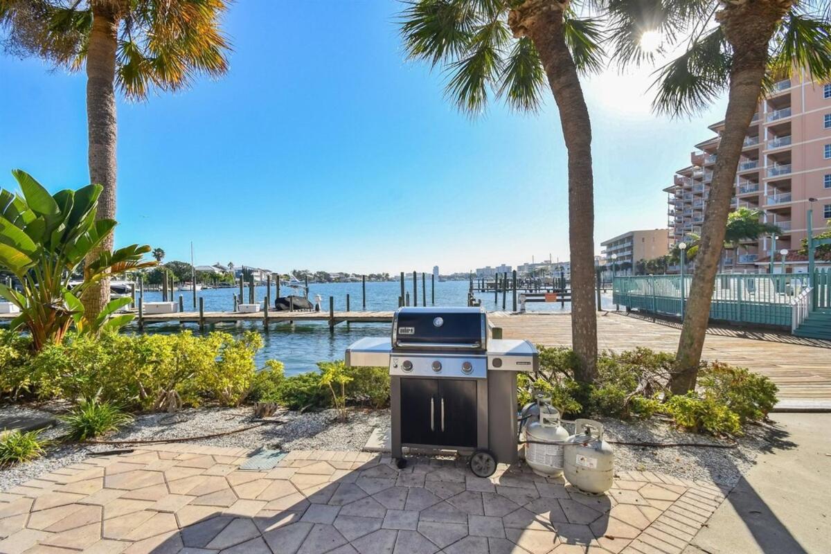 Coastal Retreat I Unbeatable Location I Sleeps 8 * Clearwater Beach
