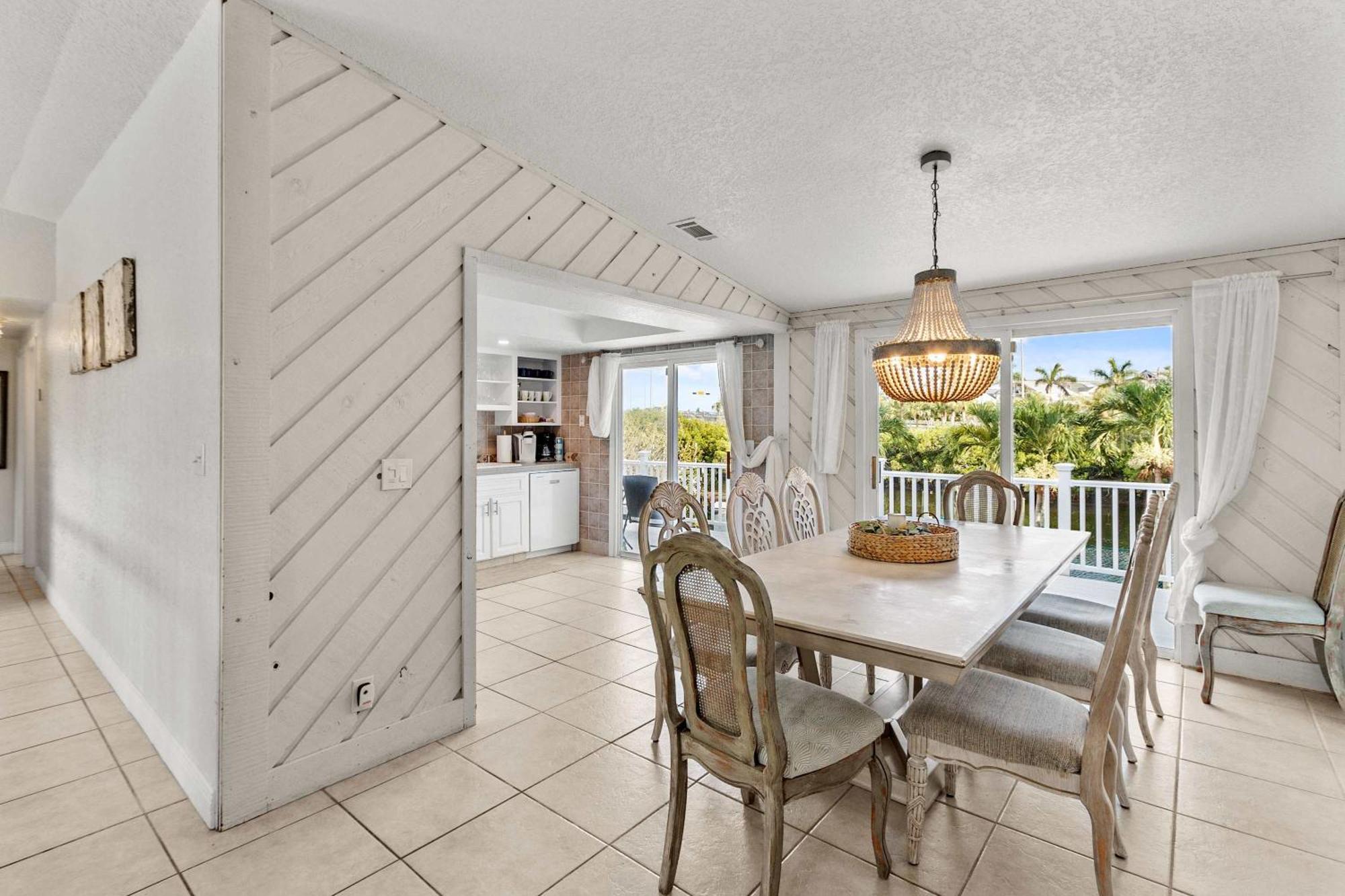 Holiday home Stunning Waterfront Pool Walk To & Restaurants Large Private Pool Clearwater Beach