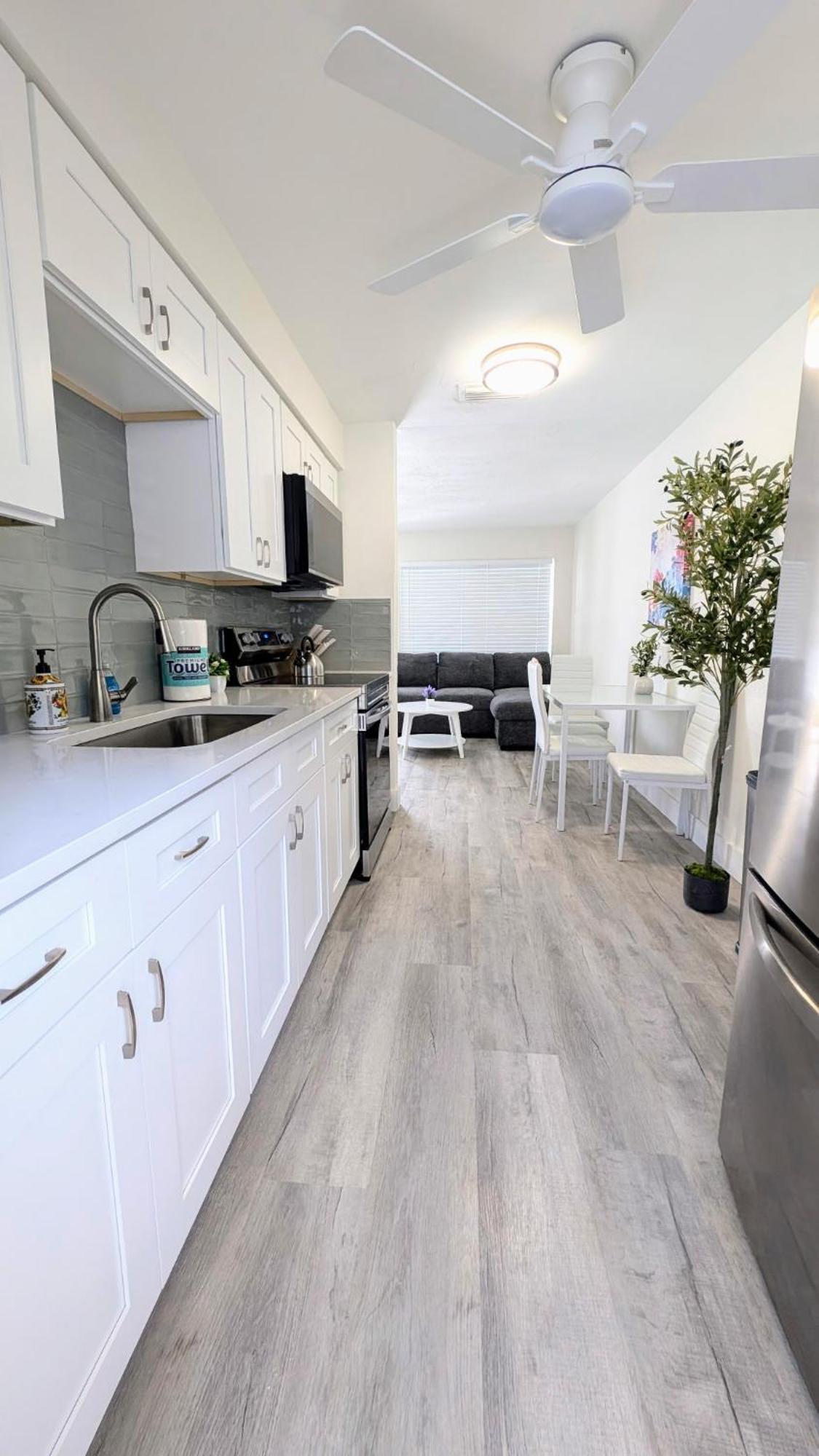 Sunny Shores Retreat 2 Apartment